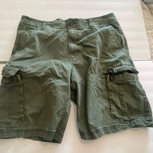 Old Navy Dark green Cargo shorts size 36